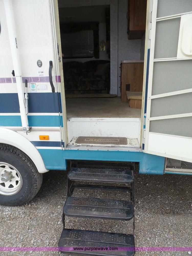 image for item K3612 1994 Fleetwood Westport camper