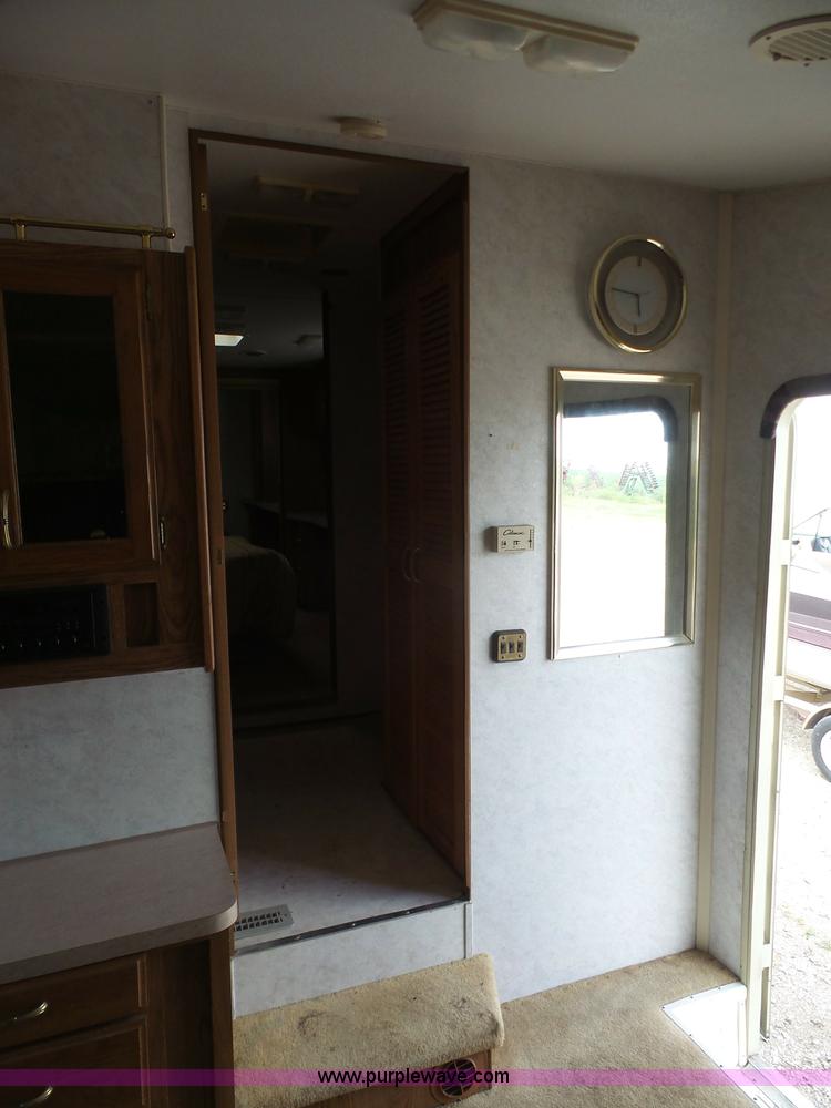 image for item K3612 1994 Fleetwood Westport camper