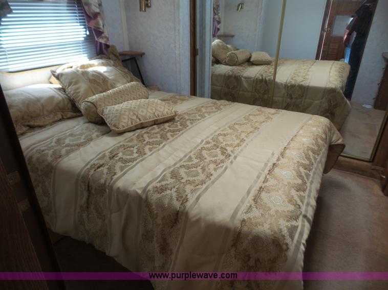 image for item K3612 1994 Fleetwood Westport camper