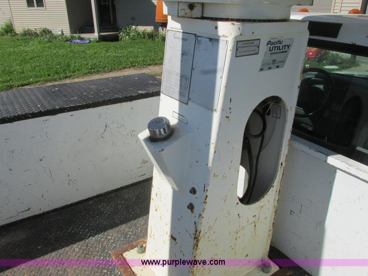 image for item K4204 1999 Ford F450 Super Duty bucket truck