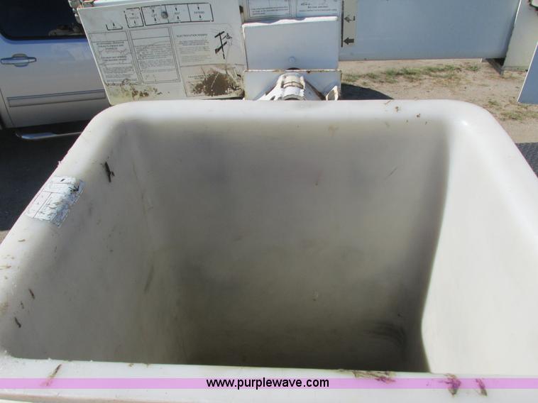 image for item K4204 1999 Ford F450 Super Duty bucket truck