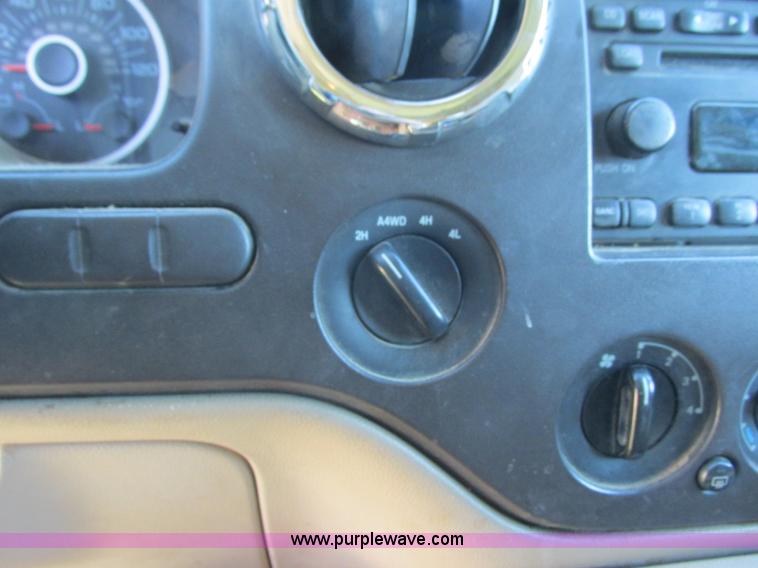 image for item K4205 2006 Ford Expedition SUV