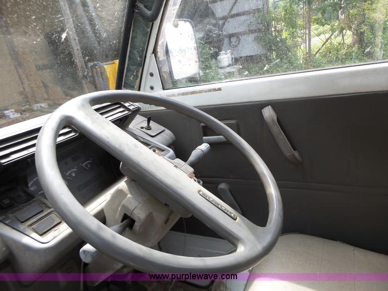 image for item K5699 Suzuki utility vehicle