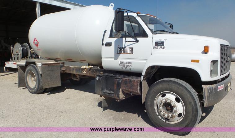image for item K6757 2001 Chevrolet C7500 propane truck
