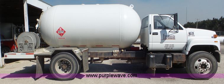 image for item K6757 2001 Chevrolet C7500 propane truck