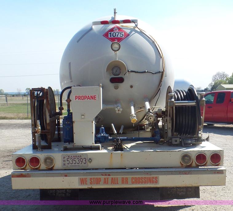 image for item K6757 2001 Chevrolet C7500 propane truck