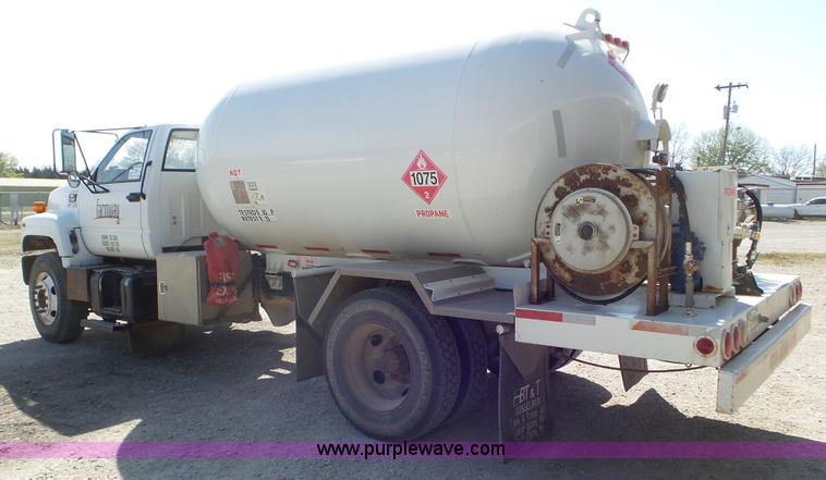 image for item K6757 2001 Chevrolet C7500 propane truck