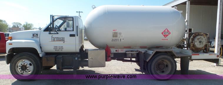 image for item K6757 2001 Chevrolet C7500 propane truck
