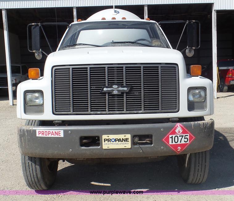 image for item K6757 2001 Chevrolet C7500 propane truck
