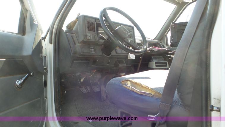 image for item K6757 2001 Chevrolet C7500 propane truck