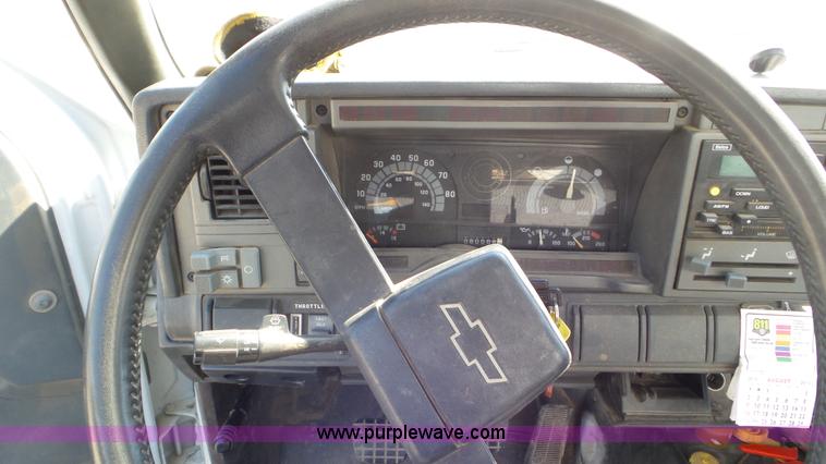 image for item K6757 2001 Chevrolet C7500 propane truck