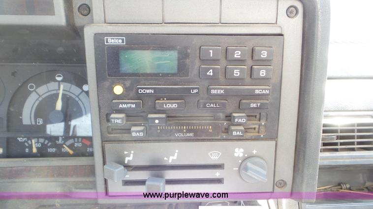 image for item K6757 2001 Chevrolet C7500 propane truck