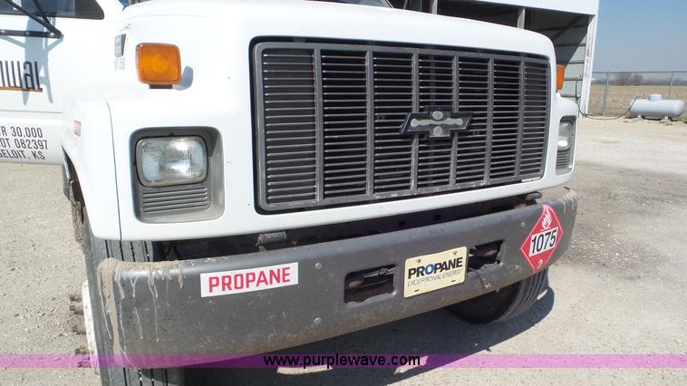 image for item K6757 2001 Chevrolet C7500 propane truck