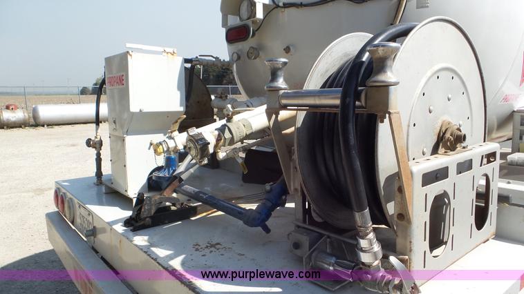 image for item K6757 2001 Chevrolet C7500 propane truck