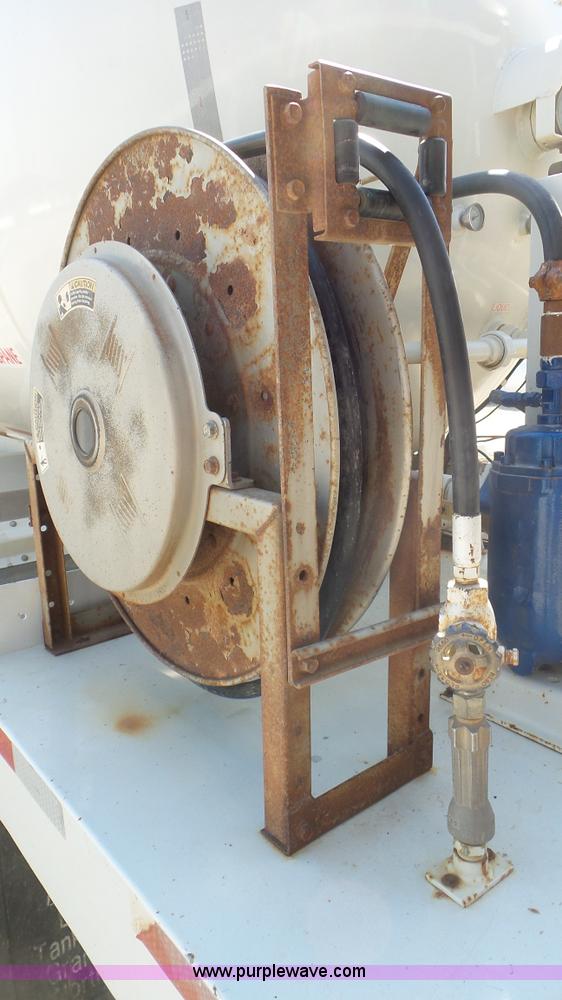 image for item K6757 2001 Chevrolet C7500 propane truck