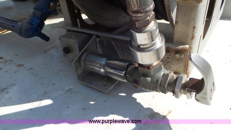 image for item K6757 2001 Chevrolet C7500 propane truck