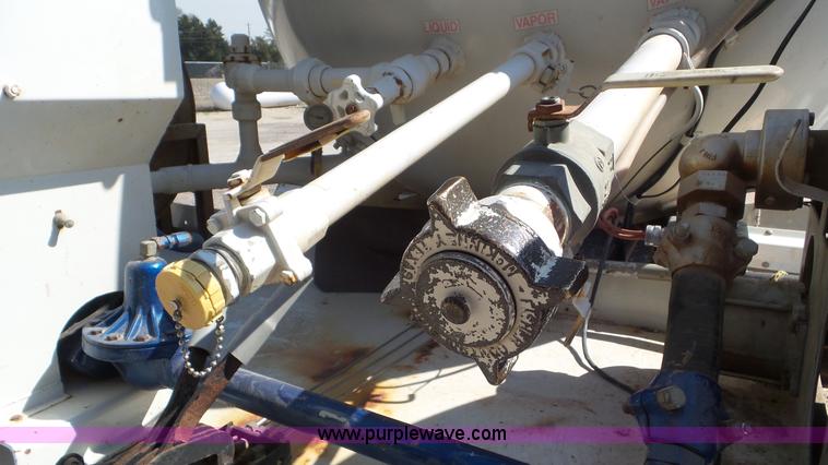 image for item K6757 2001 Chevrolet C7500 propane truck