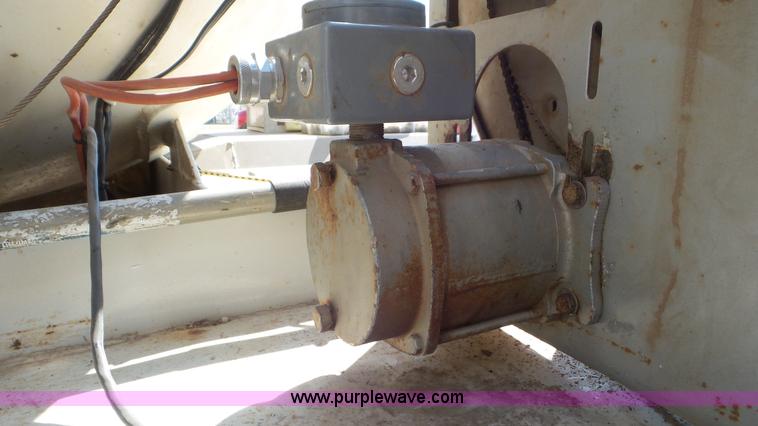 image for item K6757 2001 Chevrolet C7500 propane truck