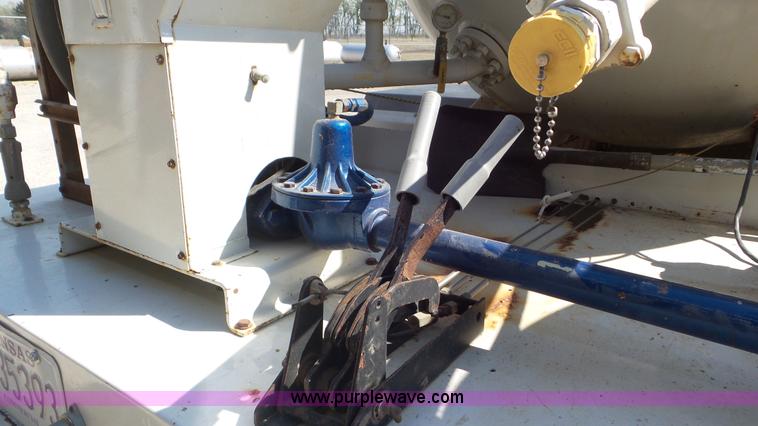 image for item K6757 2001 Chevrolet C7500 propane truck