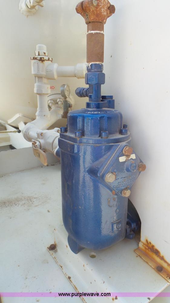 image for item K6757 2001 Chevrolet C7500 propane truck