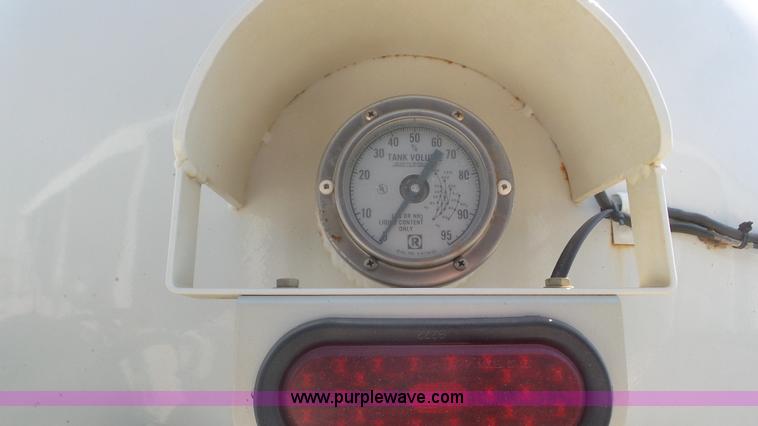 image for item K6757 2001 Chevrolet C7500 propane truck