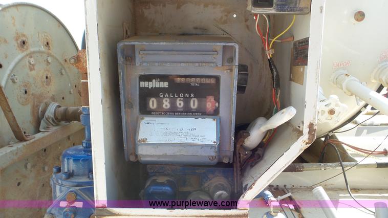 image for item K6757 2001 Chevrolet C7500 propane truck