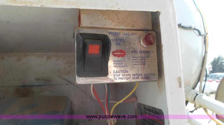 image for item K6757 2001 Chevrolet C7500 propane truck