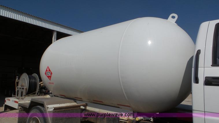 image for item K6757 2001 Chevrolet C7500 propane truck