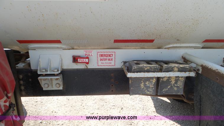 image for item K6757 2001 Chevrolet C7500 propane truck