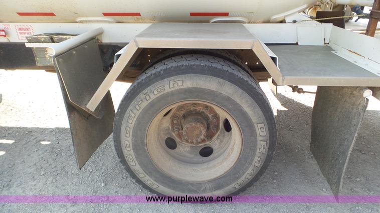 image for item K6757 2001 Chevrolet C7500 propane truck