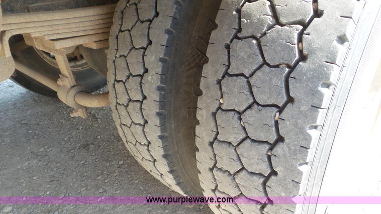 image for item K6757 2001 Chevrolet C7500 propane truck