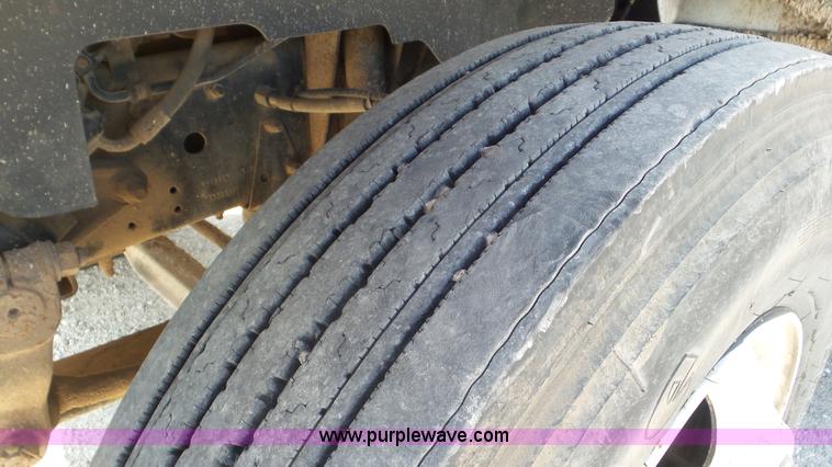 image for item K6757 2001 Chevrolet C7500 propane truck