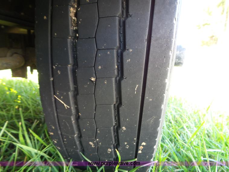 image for item K8242 2004 Ford F350 Super Duty XL utility truck with Hi-Rail/Road rail