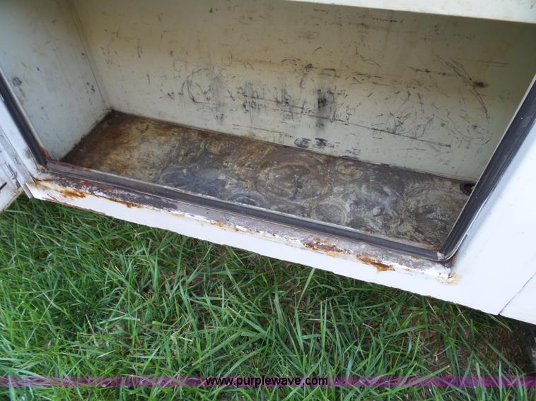 image for item K8242 2004 Ford F350 Super Duty XL utility truck with Hi-Rail/Road rail