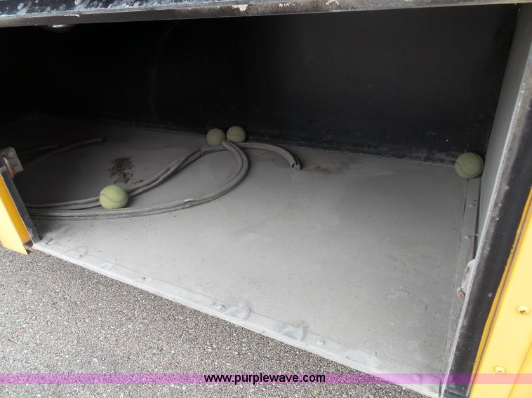 image for item K8247 1995 Blue Bird TC2000 school bus