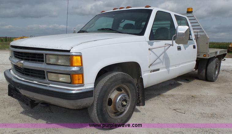 image for item K8476 1999 Chevrolet 3500 LS Crew Cab flatbed pickup truck