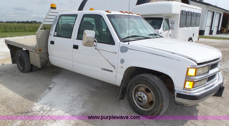 image for item K8476 1999 Chevrolet 3500 LS Crew Cab flatbed pickup truck