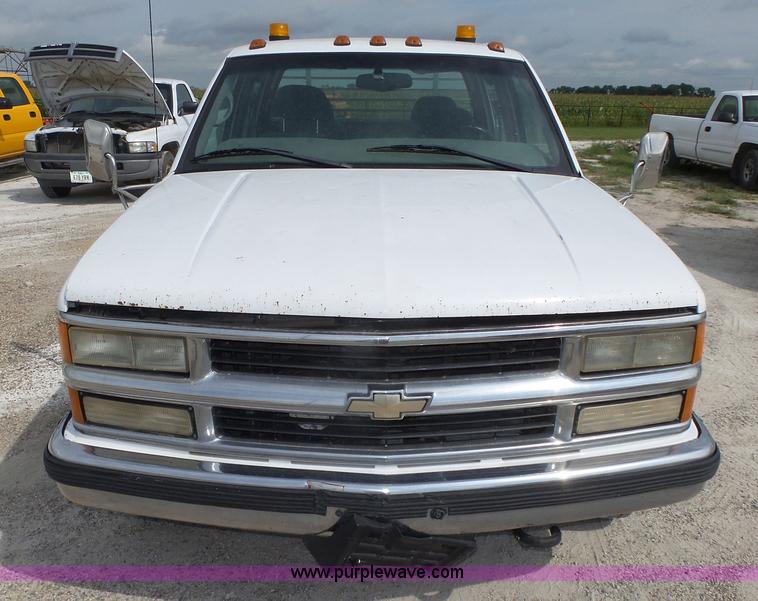 image for item K8476 1999 Chevrolet 3500 LS Crew Cab flatbed pickup truck