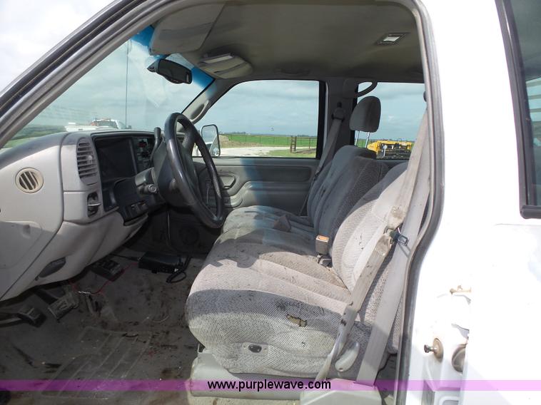 image for item K8476 1999 Chevrolet 3500 LS Crew Cab flatbed pickup truck