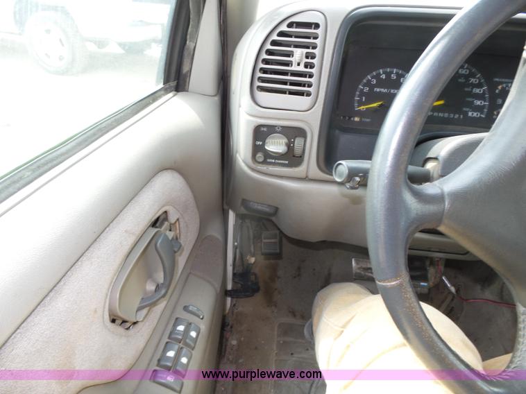 image for item K8476 1999 Chevrolet 3500 LS Crew Cab flatbed pickup truck