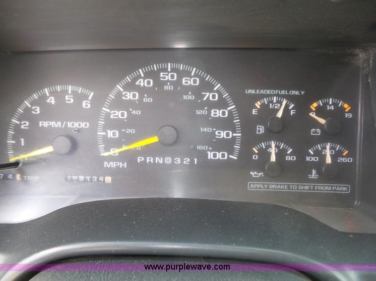 image for item K8476 1999 Chevrolet 3500 LS Crew Cab flatbed pickup truck