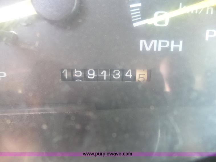 image for item K8476 1999 Chevrolet 3500 LS Crew Cab flatbed pickup truck