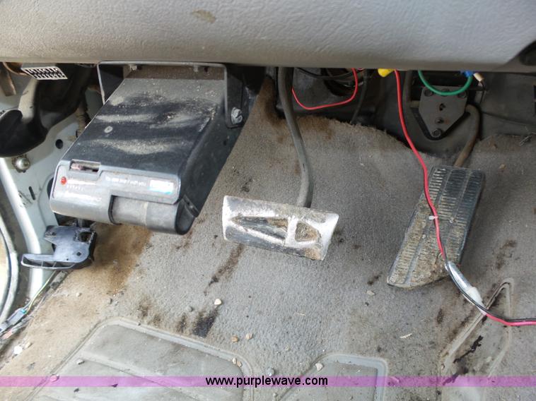 image for item K8476 1999 Chevrolet 3500 LS Crew Cab flatbed pickup truck