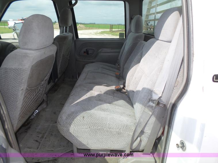 image for item K8476 1999 Chevrolet 3500 LS Crew Cab flatbed pickup truck