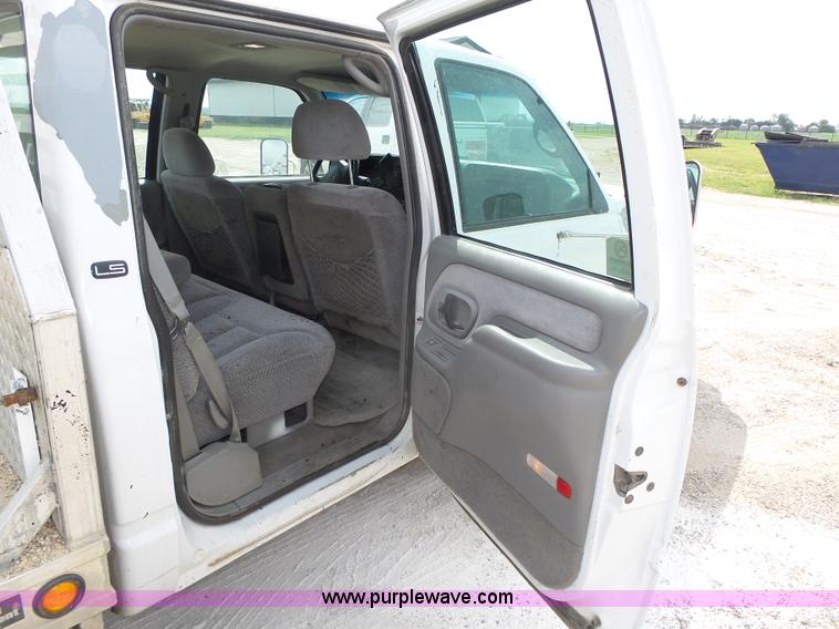 image for item K8476 1999 Chevrolet 3500 LS Crew Cab flatbed pickup truck