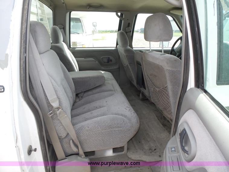 image for item K8476 1999 Chevrolet 3500 LS Crew Cab flatbed pickup truck