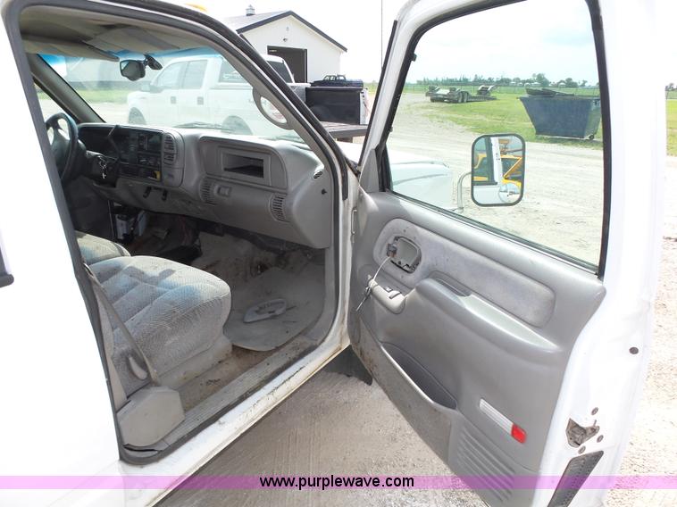 image for item K8476 1999 Chevrolet 3500 LS Crew Cab flatbed pickup truck