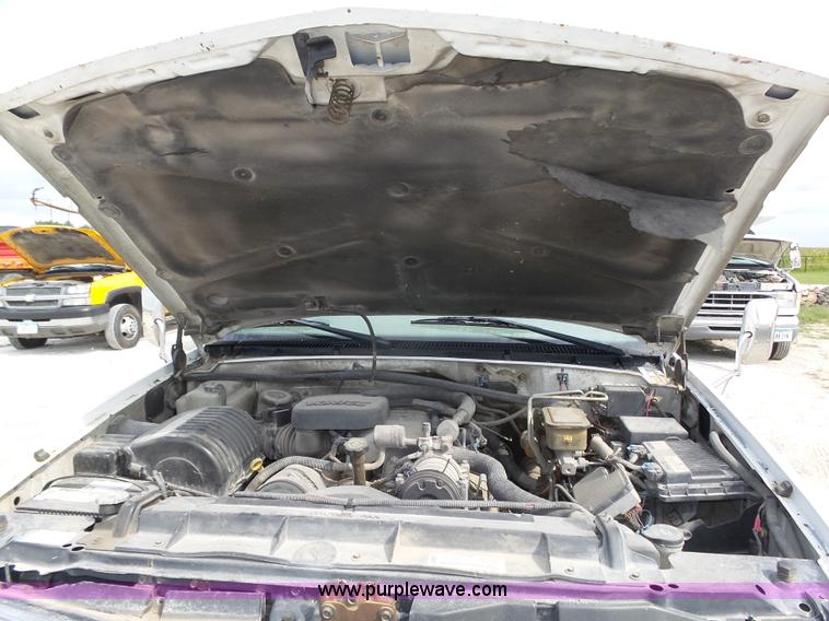 image for item K8476 1999 Chevrolet 3500 LS Crew Cab flatbed pickup truck