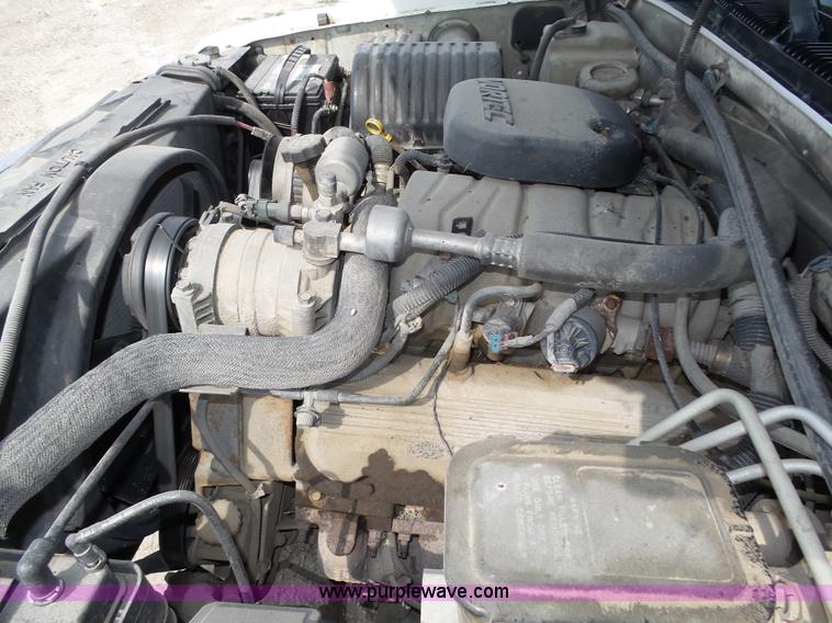 image for item K8476 1999 Chevrolet 3500 LS Crew Cab flatbed pickup truck