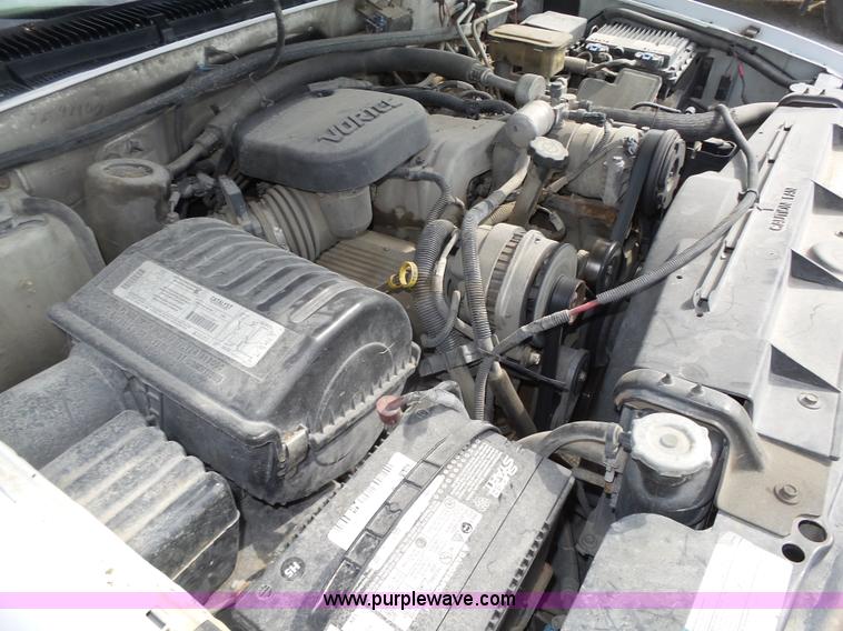 image for item K8476 1999 Chevrolet 3500 LS Crew Cab flatbed pickup truck